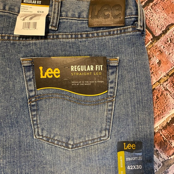 NWT MEN’S REGULAR FIT STRAIGHT LEG JEANS IN VINTAGE STONE SZ 42/30 - Picture 4 of 8